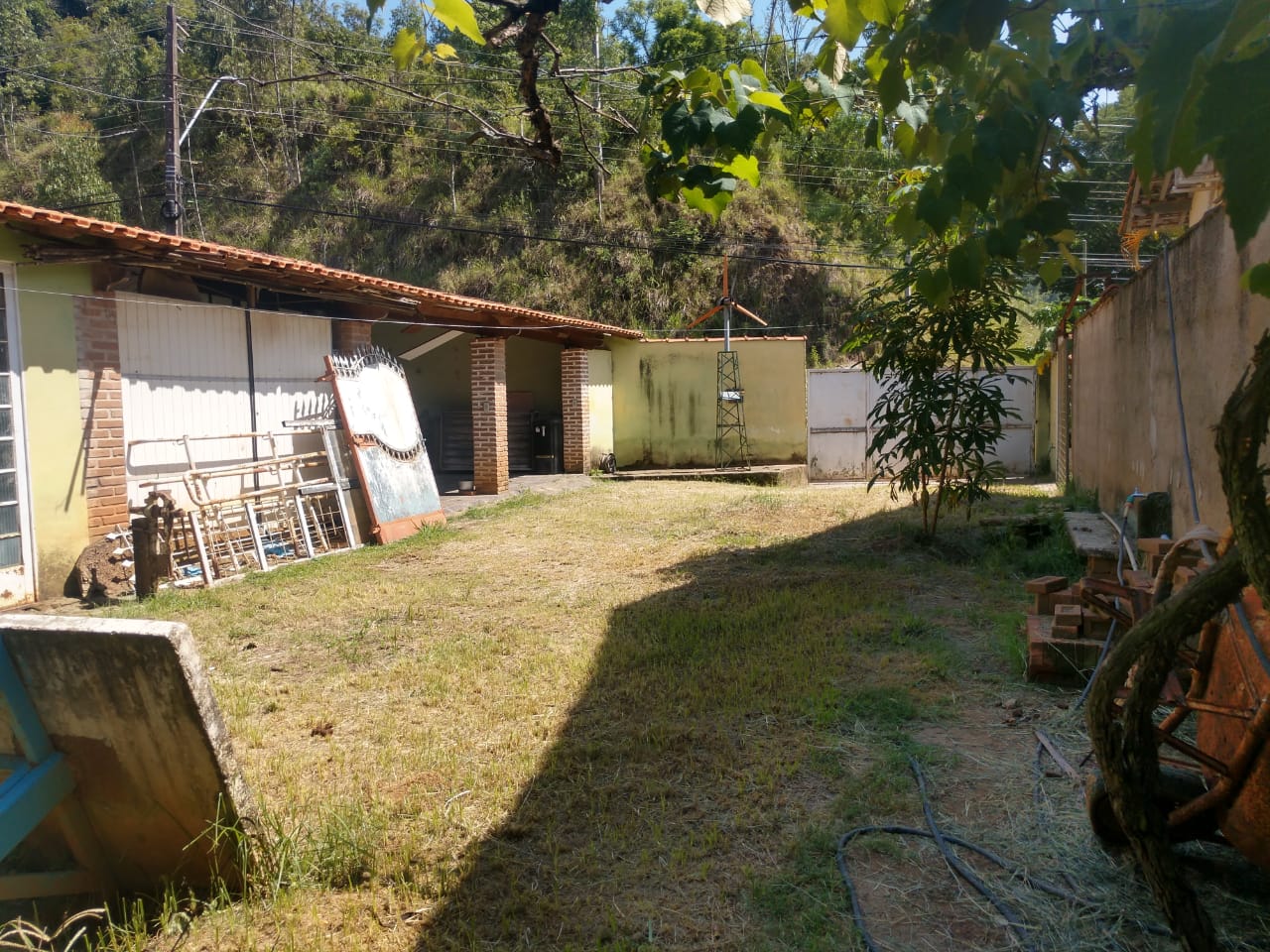 Terreno com edícula